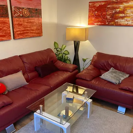 Cosy Modern Family Home Free Parking Garden-2