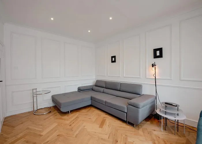 Wembley London Lovely 6 Bed House Sleeps Up To 14