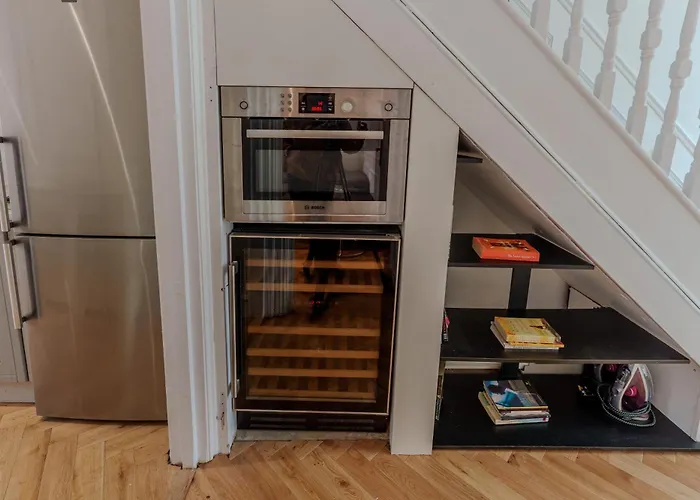 Wembley London Lovely 6 Bed House Sleeps Up To 14